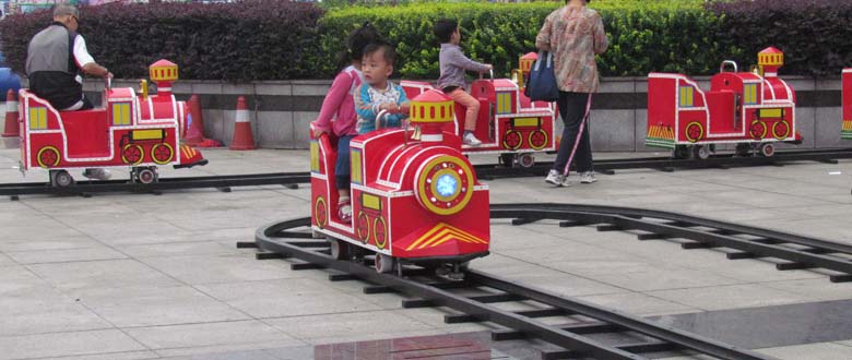 Fwu-long Kid Track Train: A Fun and Safe Electric Track Train for Children